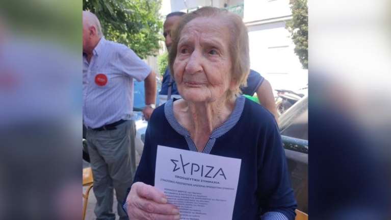Ευρωεκλογές 2024: 103 ετών και πήγε να ψηφίσει - &quot;Και όμως, τα έχει 400&quot;, λέει η κόρη της