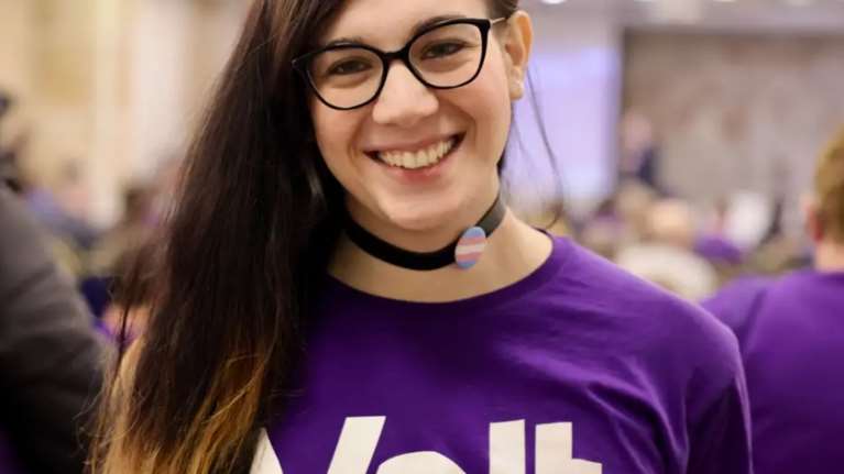 Η πρώτη τρανς πρόεδρος ελληνικού κόμματος: Ποια είναι η Ηλέκτρα Ρώμη Δόχτση