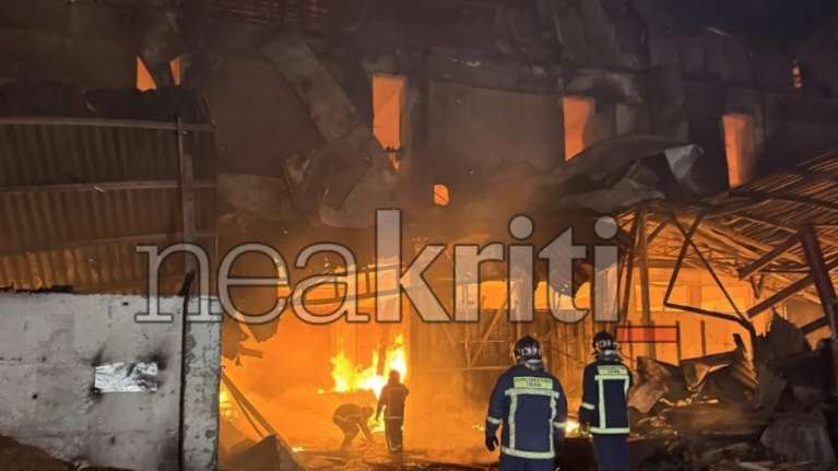 Ηράκλειο: Οριοθετήθηκε η πυρκαγιά στη βιομηχανία επεξεργασίας ξύλου