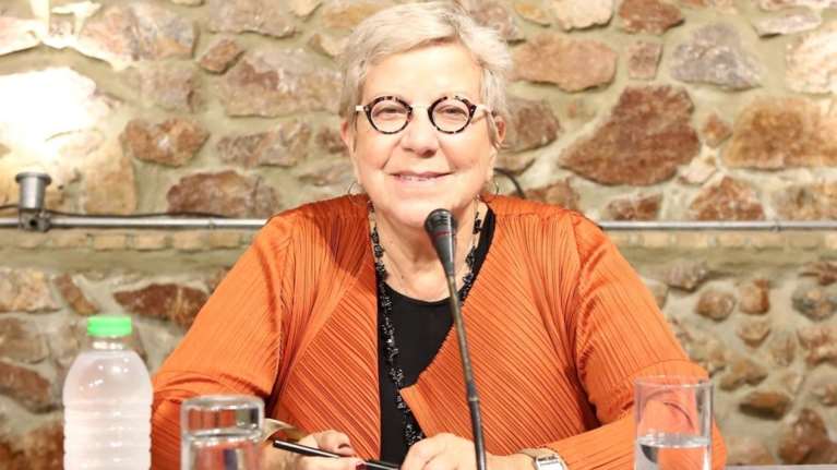 Μπλόκο στην είσοδο Κασσελάκη στη Βουλή: Θα κρατήσω την έδρα, λέει η Ζωρζέτα Λάλη και καταγγέλλει απειλές