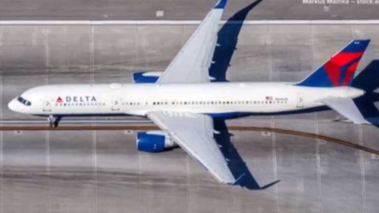 Νέο ατύχημα με αεροπλάνο Boeing - Αποκολλήθηκε ο μπροστινός τροχός λίγο πριν την απογείωση [βίντεο]