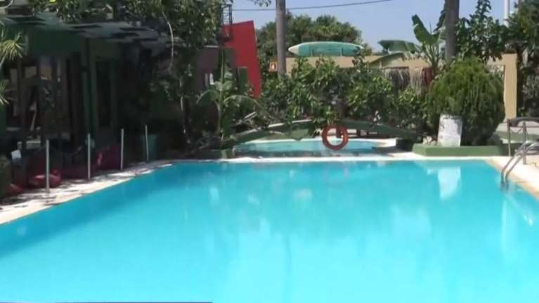 Πέθανε το κοριτσάκι 2,5 ετών που είχε πέσει σε πισίνα της Ρόδου - Κατέληξε σε βρετανικό νοσοκομείο μετά από 12 ημέρες