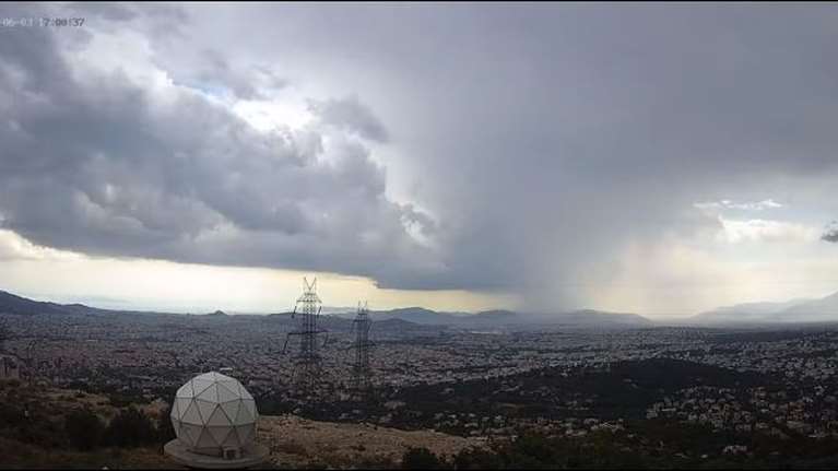 Εντυπωσιακό βίντεο: Tο σαρωτικό πέρασμα της καταιγίδας που &quot;χτύπησε&quot; την Αθήνα