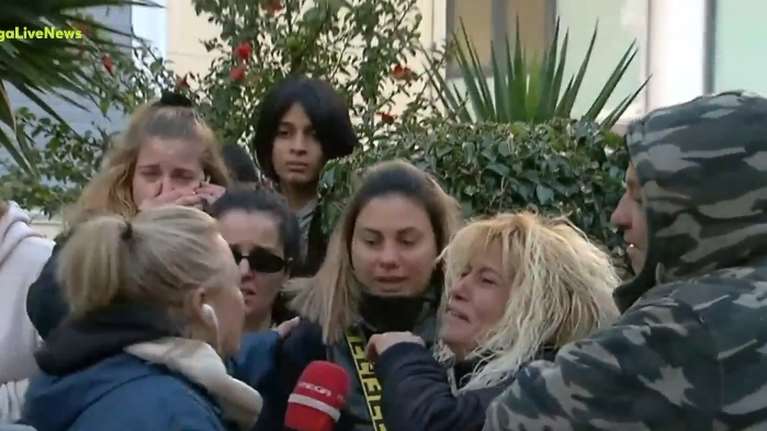 Μεσολόγγι: &quot;Παιδί μου&quot; - Η κραυγή της μητέρας του Μπάμπη τη στιγμή που μαθαίνει ότι βρέθηκε η σορός [βίντεο]
