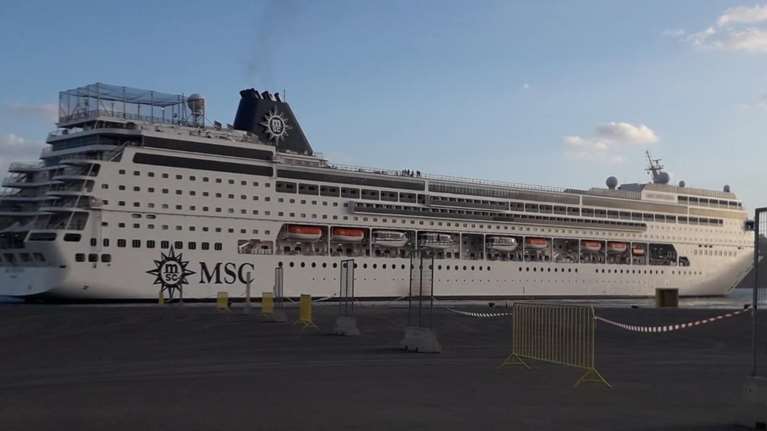 Χανιά: Δύο κρουαζιερόπλοια κατέφυγαν στο λιμάνι της Σούδας λόγω αέρα - 4.000 τουρίστες από το... πουθενά