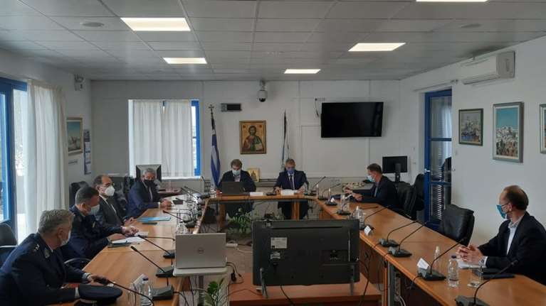 Στην Πάρο ο Χρυσοχοΐδης: Ενίσχυση της αστυνόμευσης ζητά η Τοπική Αυτοδιοίκηση