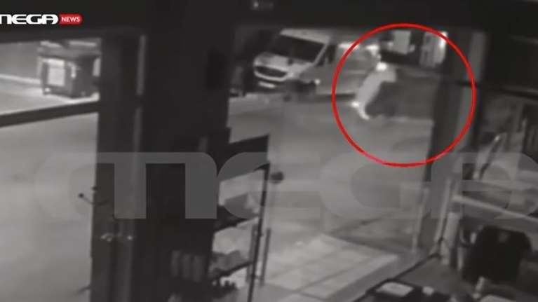 Καρέ - καρέ τρομακτικό τροχαίο στη Θεσσαλονίκη – O οδηγός βγήκε από το πορτ μπαγκάζ