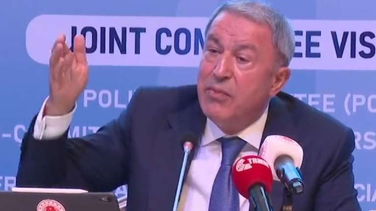 Σφοδρό επεισόδιο Ακάρ με Έλληνες βουλευτές στην Κωνσταντινούπολη- Εντονος διάλογος...έφυγε εκνευρισμένος