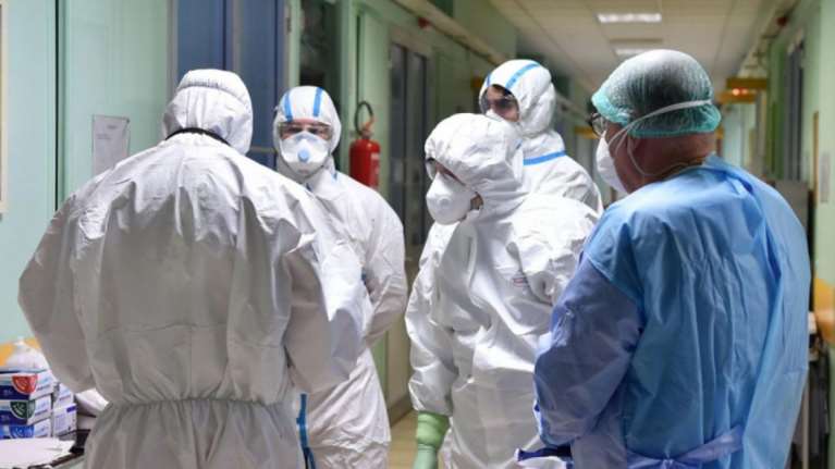 Καθηγητής Παρασκευής: Μας ανησυχούν τα &quot;ορφανά&quot; κρούσματα, είμαστε επιφυλακτικοί για το πώς θα εξελιχθεί η κατάσταση