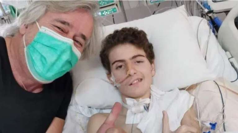 Ηλεία: Μάχη ζωής για 16χρονο με σπάνια ασθένεια - Στο πλευρό του και ο γιατρός της Τζωρτζίνας