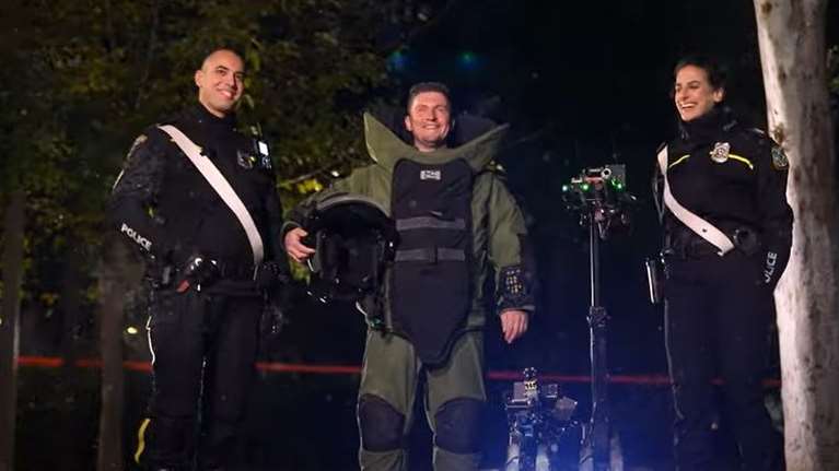 Οι ευχές της Ελληνικής Αστυνομίας: Με ένα εκρηκτικό βιντεάκι αστυνομικοί καλωσορίζουν το 2023