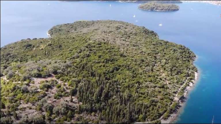 Σπάρτη: Το άγνωστο νησάκι του Ωνάση που σκεπάστηκε από την &quot;κατάρα&quot; της οικογένειας [Βίντεο]