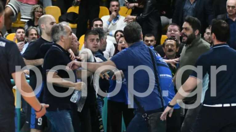 Εικόνες ντροπής στην Πάτρα: Οπαδός έριξε μπουνιά σε προπονητή και χτύπησε παίκτη σε αγώνα βόλεϊ