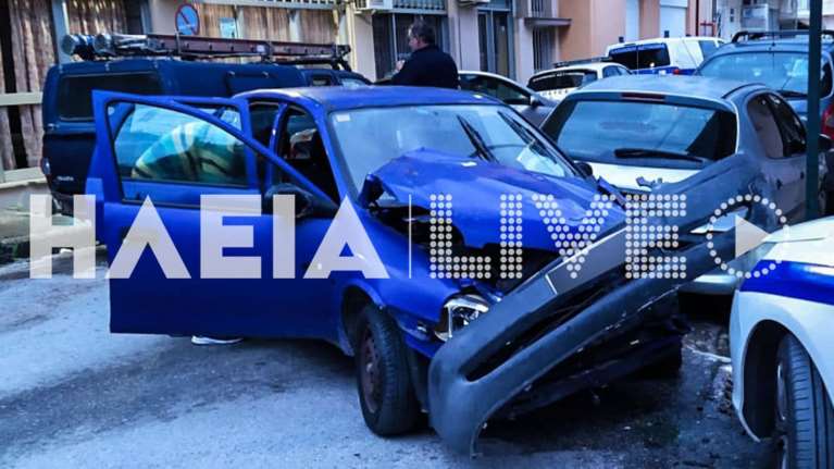 Τροχαίο με... πέντε περιπολικά έξω από την Αστυνομική Υποδιεύθυνση Αμαλιάδας