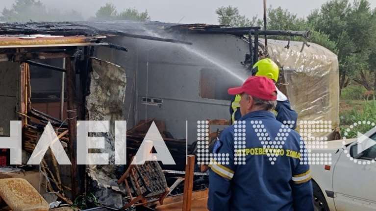 Ηλεία: Φωτιά στο λυόμενο που έμενε ο δολοφόνος της 11χρονης, την ώρα που γινόταν η κηδεία της