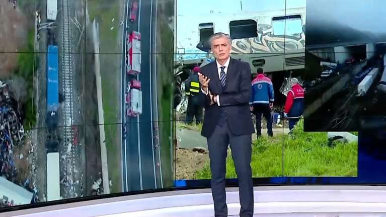 Τέμπη: Με τρεμάμενη φωνή στον αέρα του Mega ο Νίκος Ευαγγελάτος - &quot;Δεν είναι εύκολο, είναι αδύνατο...&quot; [Βίντεο]