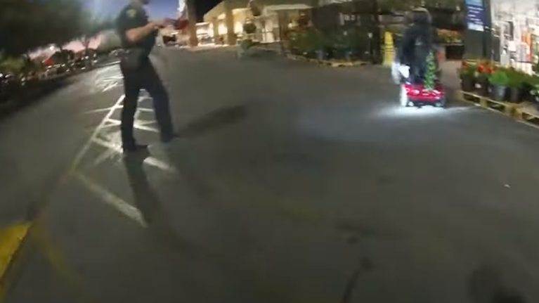 Φρίκη στις ΗΠΑ: Αστυνομικός σκότωσε με 9 σφαίρες άνδρα σε αναπηρικό αμαξίδιο - Σκληρές εικόνες [Βίντεο]