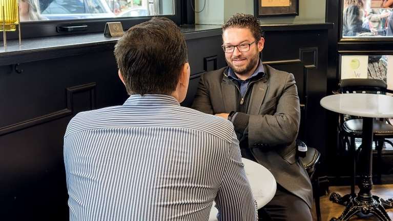 Η αμαρτωλή ιστορία του ελληνικού σιδηρόδρομου και πώς φτάσαμε στα Τέμπη: Ο συγγραφέας Αχιλλέας Χεκίμογλου στο TheTOC