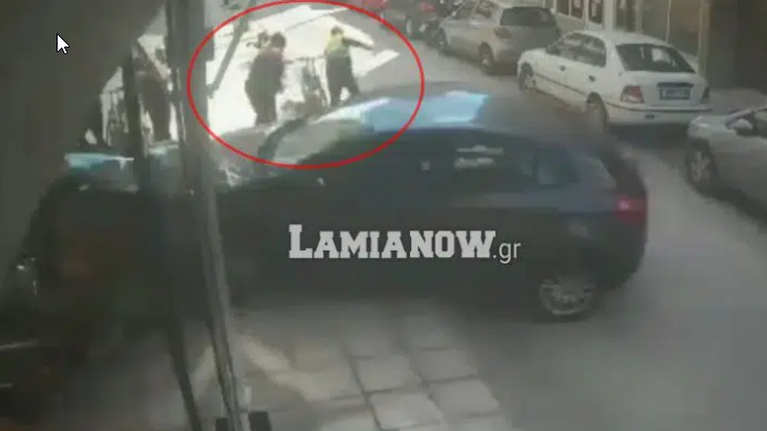 Αλεξανδρούπολη: Γλίτωσαν από θαύμα μετά την τρελή πορεία ΙΧ που έπεσε στην τζαμαρία [βίντεο]