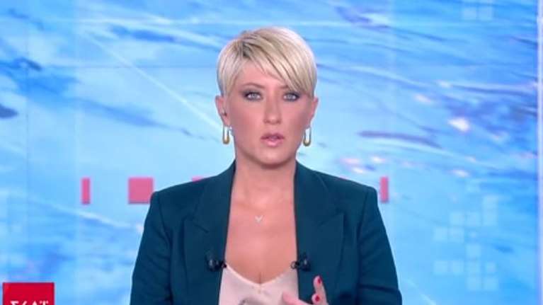 Σία Κοσιώνη: Μαυρισμένη και με ανανεωμένο look "γιόρτασε" τα 15 χρόνια της στο δελτίο του ΣΚΑΪ [Βίντεο]