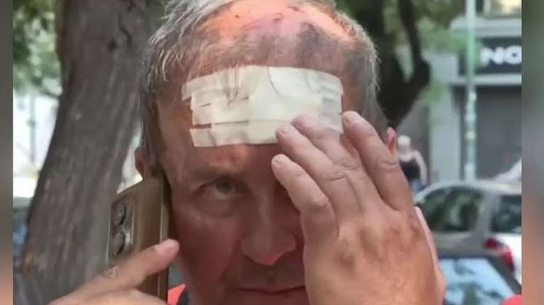 Ο υπάλληλος καθαριότητας του δήμου Αθηναίων περιγράφει την επίθεση με μαχαίρι από τοξικομανή - Τον χτύπησε στο κεφάλι