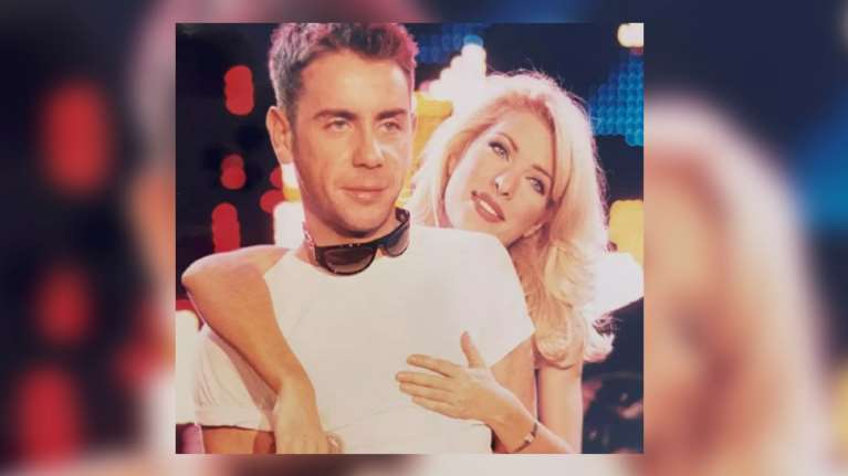 Η Ελένη Μενεγάκη κάνει &quot;βουτιά&quot; στις αναμνήσεις - Οι άγνωστες φωτογραφίες πριν από 25 χρόνια [εικόνες]