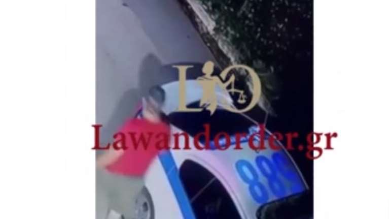 ΕΛΑΣ: Βίντεο με δύο άνδρες με πολιτικά να κάνουν βόλτες με περιπολικό - Προανάκριση για το περιστατικό