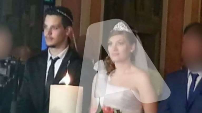 Πάτρα: Φωτογραφίες από τον γάμο του ζευγαριού - Οι ευτυχισμένες στιγμές με τα παιδιά τους [Βίντεο]