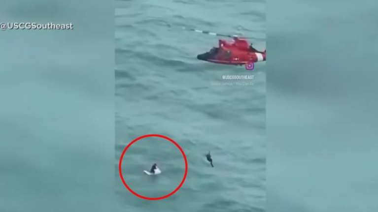 Απίστευτη διάσωση στη Φλόριντα: Άνδρας βρέθηκε να επιπλέει πάνω σε ψυγείο 50 χιλιόμετρα μακριά από την ακτή [βίντεο]