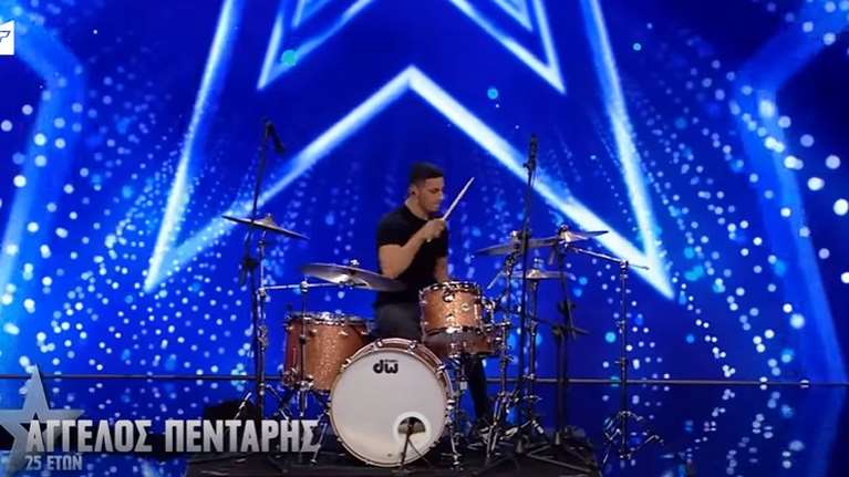 Άγγελος Πεντάρης: Διαγνώστηκε με εγκεφαλική παράλυση και τετραπληγία και σάρωσε στο &quot;Ελλάδα έχεις ταλέντο&quot; [βίντεο]