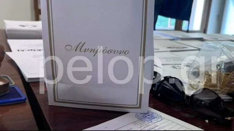 Εκλογές 2023: Ηλικιωμένη κέρασε... κόλυβα τη δικαστική αντιπρόσωπο