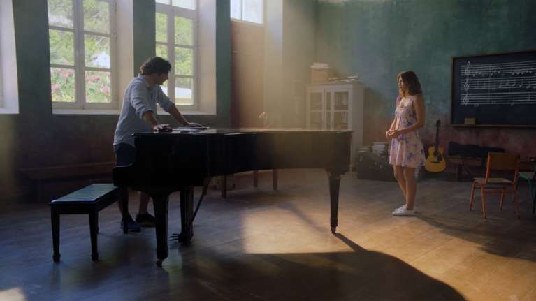 &quot;Maestro&quot;: Τι θα δούμε στη νέα σειρά του Χριστόφορου Παπακαλιάτη- Το στόρυ, οι ήρωες και η Χάρις Αλεξίου