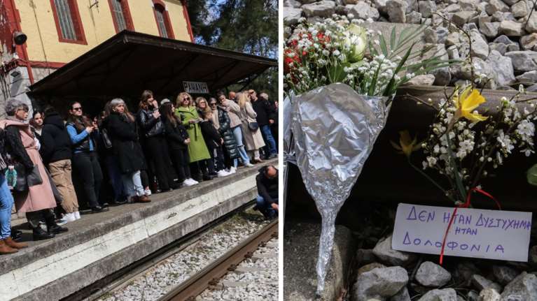 Τέμπη: Συγγενείς θυμάτων αφήνουν λουλούδια - Συνεχίζεται η μεταφορά των βαγονιών από το σημείο [εικόνες]