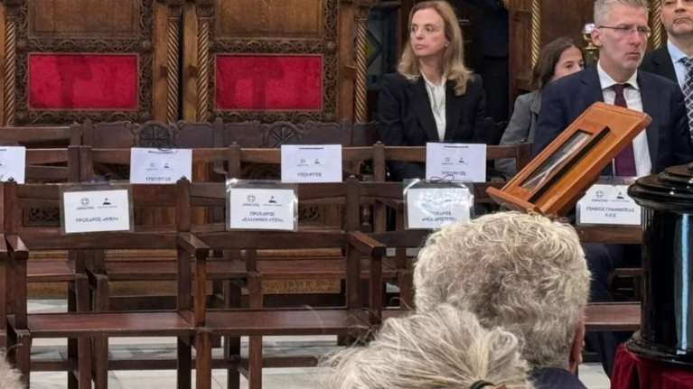 Διονύσης Σαββόπουλος: "Πού ήσουνα χθες Αριστερά μου;" - Η φωτογραφία με τα άδεια καθίσματα στην Μητρόπολη