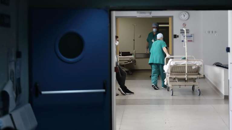 Κρήτη: Χαροπαλεύει η 17χρονη από το Περιστέρι που υπέστη αλλεργικό σοκ από βούτυρο - Διεκομίσθη με ανακοπή