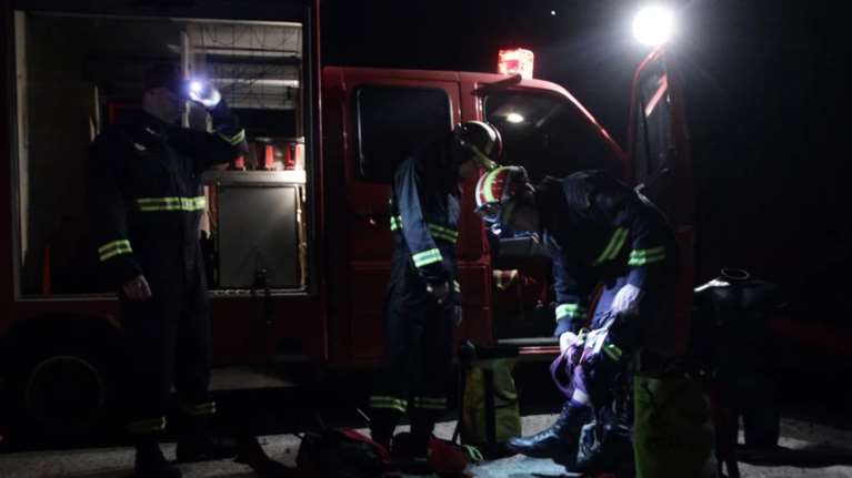 Συναγερμός στη Γλυφάδα - Απεγκλωβίστηκαν 2 άτομα από φλεγόμενο διαμέρισμα