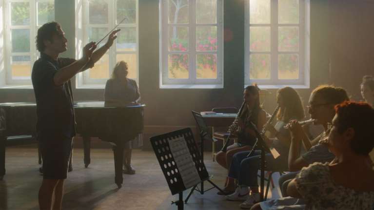 Maestro: Η Κέρκυρα, το καταφύγιο ενός απαγορευμένου έρωτα - Οσα θα δούμε απόψε [trailer]