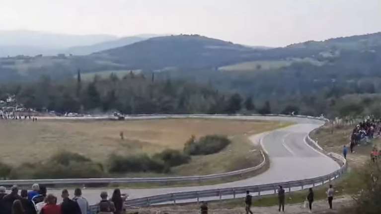 Τρομακτικό ατύχημα στην ανάβαση Ελασσόνας: Αγωνιστικό αυτοκίνητο τουμπάρει με μεγάλη ταχύτητα [βίντεο]