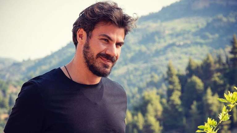 Άκης Πετρετζίκης: Έγινε μπαμπάς - Η πρώτη φωτογραφία του νεογέννητου μωρού [Εικόνα]