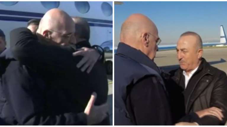 &quot;This is wonderful&quot;: Ενθουσιάστηκε ο Αμερικανός πρέσβης με την αγκαλιά Δένδια - Τσαβούσογλου [βίντεο]