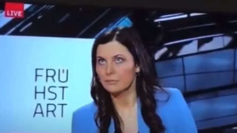 Η στιγμή που Γερμανίδα δημοσιογράφος καταρρέει ενώ είναι &quot;στον αέρα&quot; [βίντεο]