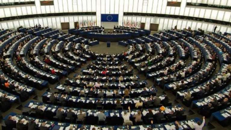 Σκληρή κριτική της Ευρωβουλής στην Τουρκία: &quot;Δεν μπορούμε να κλείνουμε τα μάτια στις επιθετικές δηλώσεις κατά της Ελλάδας&quot;
