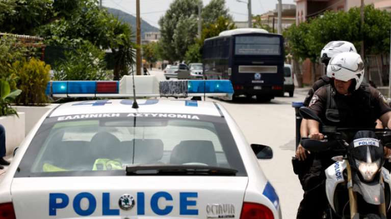 Σπείρα Ρομά άδειαζε τραπεζικούς λογαριασμούς - Πώς πήραν 375.000 ευρώ σε 5 λεπτά από ξενοδοχείο της Μυκόνου