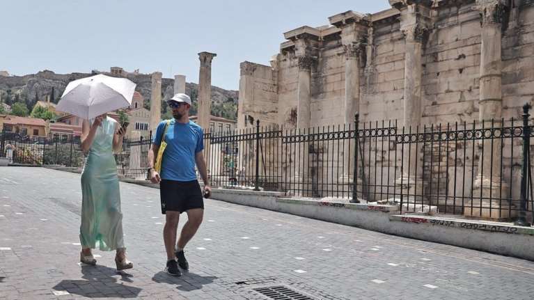 Καλπάζει ο κορονοϊός τον Ιούλιο -  Έρχεται νέα έξαρση τέλη Αυγούστου, προειδοποιεί ο Νίκος Τζανάκης