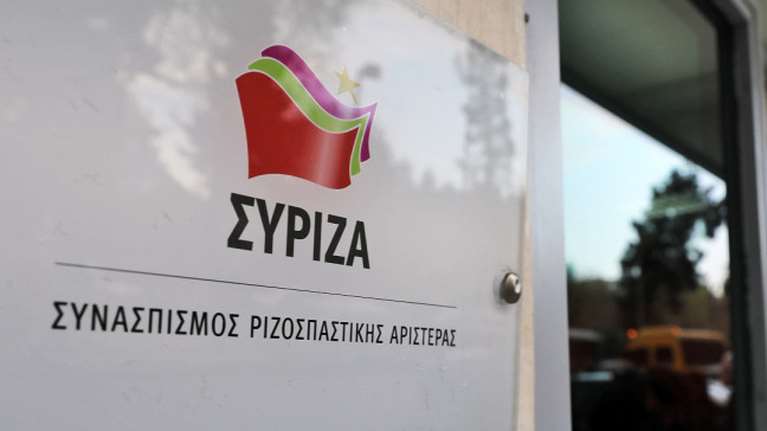 Ο ΣΥΡΙΖΑ επιχαίρει για τις δημοσκοπήσεις που έβγαζαν Λοβέρδο στο ΚΙΝΑΛ με... καρφιά για Μητσοτάκη