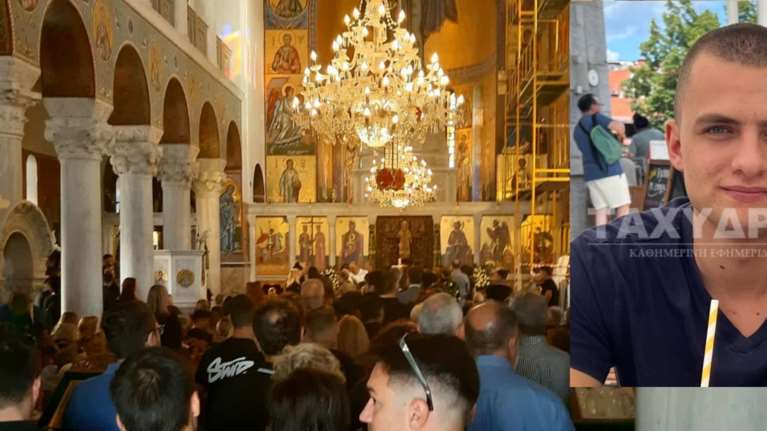 Σπαρακτικό το τελευταίο αντίο στον Ιάσονα  που έχασε τη ζωή του  πέφτοντας σε φωταγωγό πολυκατοικίας [Εικόνες]