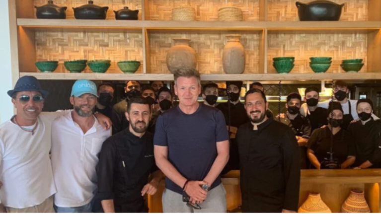 Γκόρντον Ράμσεϊ: Αφιερωμένη στην ελληνική γαστρονομία η νέα του εκπομπή- &quot;Τα καλύτερα πιάτα είναι τα ελληνικά&quot;