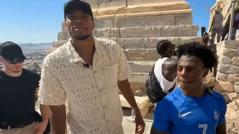 Χαμός με τη βόλτα του Γιάννη Αντετοκούνμπο με τον διάσημο YouTuber IShowSpeed στην Αθήνα: Έπαιξαν μπάσκετ, πήγαν Ακρόπολη