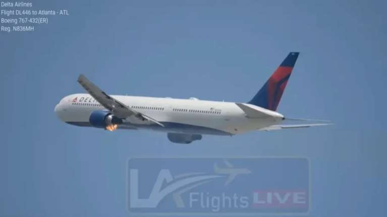 Τρόμος στον αέρα: Boeing 767 της Delta πήρε φωτιά αμέσως μετά την απογείωση στο αεροδρόμιο του Λος Άντζελες [βίντεο]