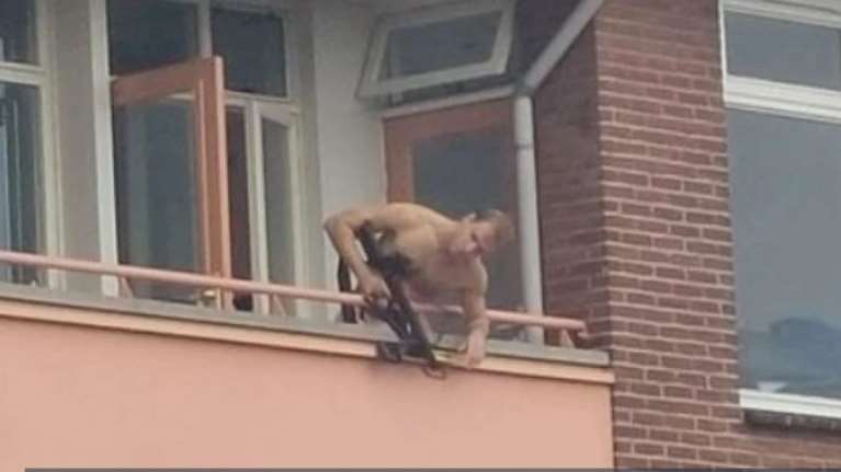 Ολλανδία: Ανδρας έριχνε από το μπαλκόνι με βαλλίστρα- Δύο νεκροί και 2 τραυματίες [Εικόνες - βίντεο]